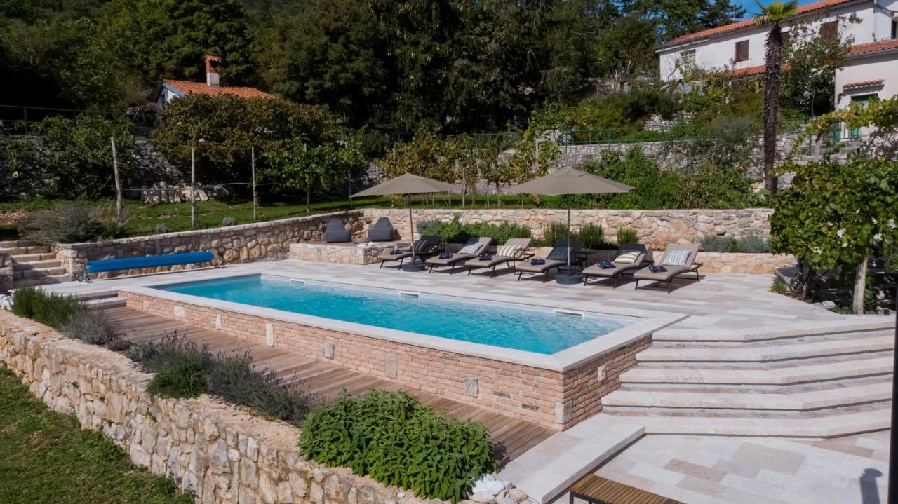Oliti With Pool Hébergement de vacances